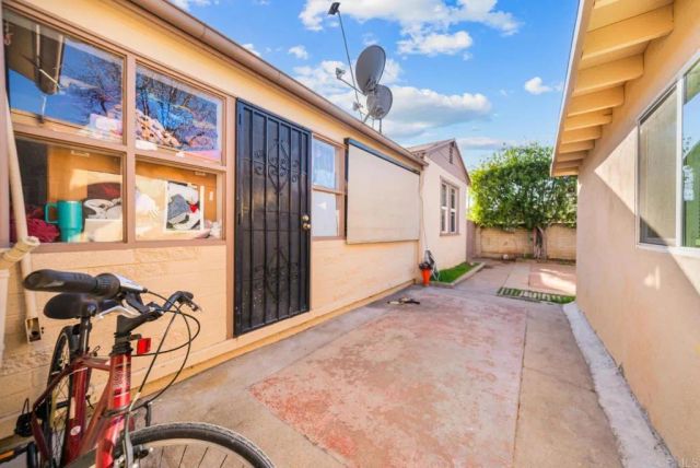 986 Merritt Drive, El Cajon, CA 92020