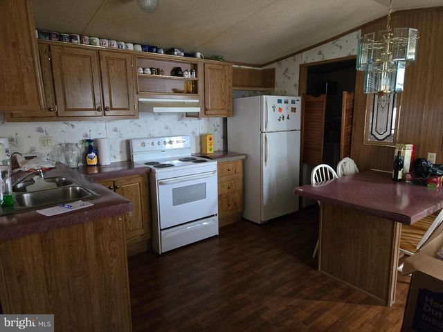 4 WALNUT CT, Fleetwood, PA 19522