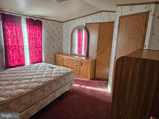 4 WALNUT CT, Fleetwood, PA 19522