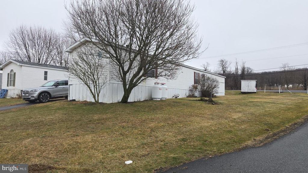 4 WALNUT CT, Fleetwood, PA 19522