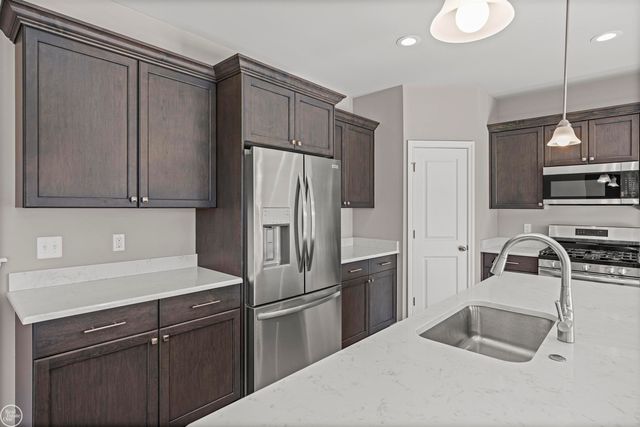 7931 Jordan Drive, Waterford, MI 48327