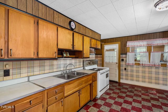 1570 Highway 321, Hampton, TN 37658