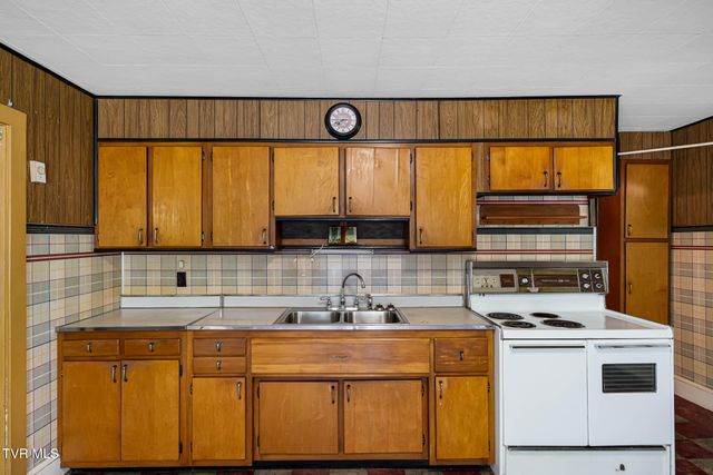 1570 Highway 321, Hampton, TN 37658
