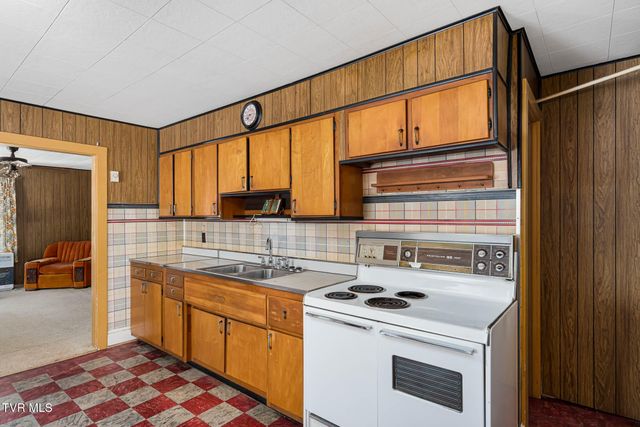 1570 Highway 321, Hampton, TN 37658