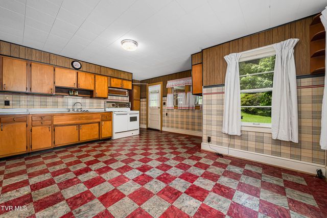 1570 Highway 321, Hampton, TN 37658