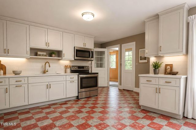 1570 Highway 321, Hampton, TN 37658