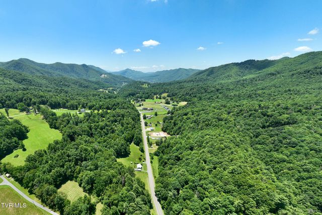 1570 Highway 321, Hampton, TN 37658