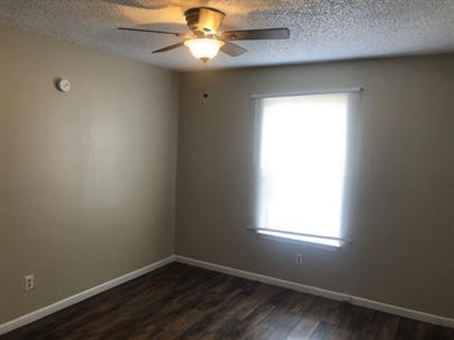 139 Elm DR 303, Lockhart, TX 78644