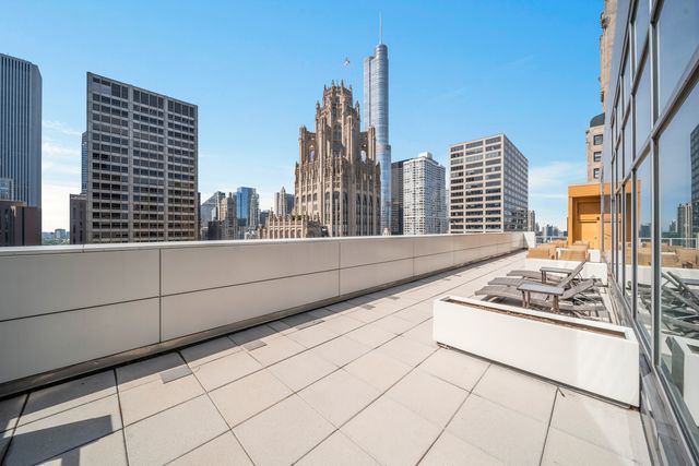 160 E Illinois Street 2003, Chicago, IL 60611