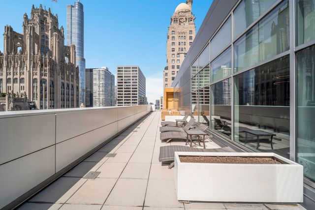 160 E Illinois Street 2003, Chicago, IL 60611