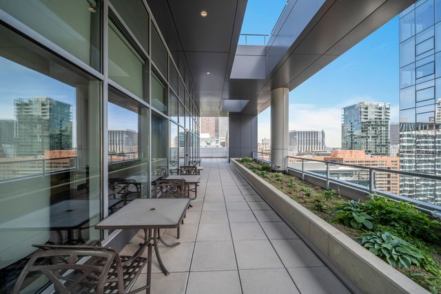 160 E Illinois Street 2003, Chicago, IL 60611