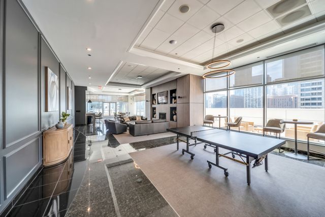 160 E Illinois Street 2003, Chicago, IL 60611