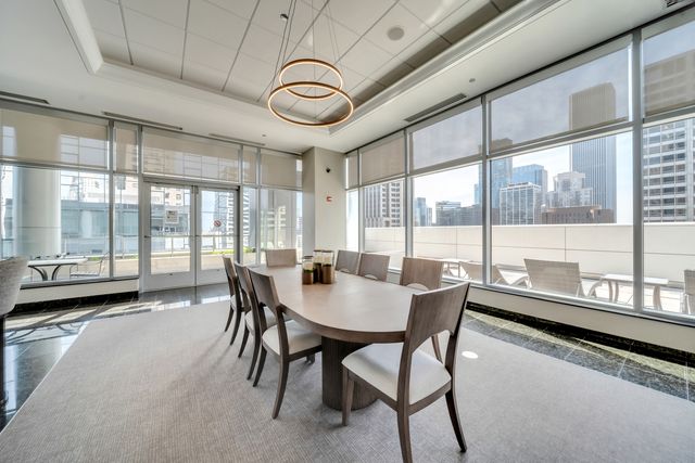 160 E Illinois Street 2003, Chicago, IL 60611