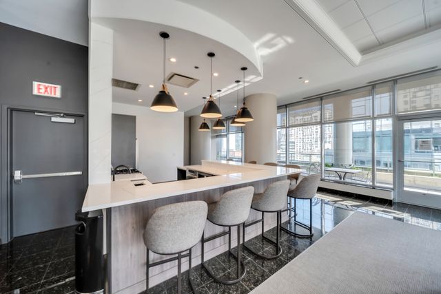 160 E Illinois Street 2003, Chicago, IL 60611