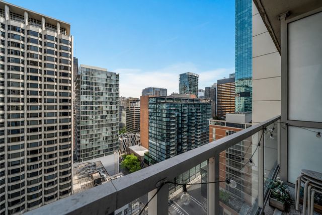 160 E Illinois Street 2003, Chicago, IL 60611