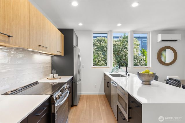 3646 B Greenwood Avenue N, Seattle, WA 98103