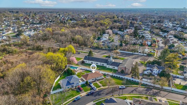 3 Miriam Lane, Plainview, NY 11803
