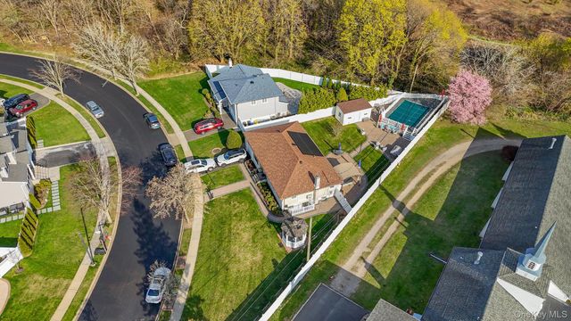 3 Miriam Lane, Plainview, NY 11803