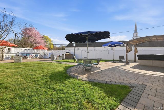 3 Miriam Lane, Plainview, NY 11803