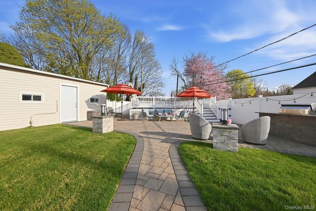 3 Miriam Lane, Plainview, NY 11803
