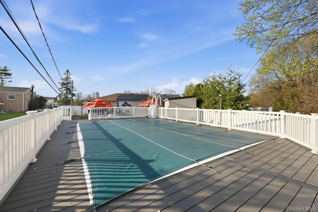 3 Miriam Lane, Plainview, NY 11803