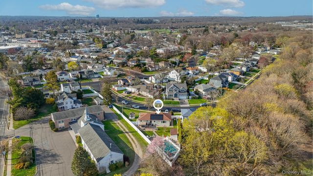 3 Miriam Lane, Plainview, NY 11803