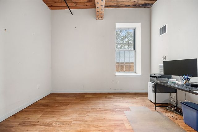 52 Lawrence Dr M206, Lowell, MA 01854