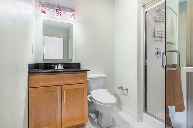 52 Lawrence Dr M206, Lowell, MA 01854