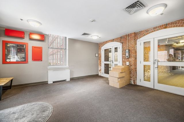 52 Lawrence Dr M206, Lowell, MA 01854