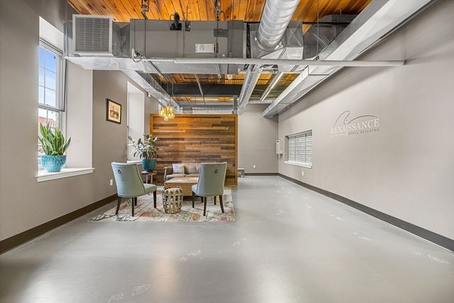 52 Lawrence Dr M206, Lowell, MA 01854