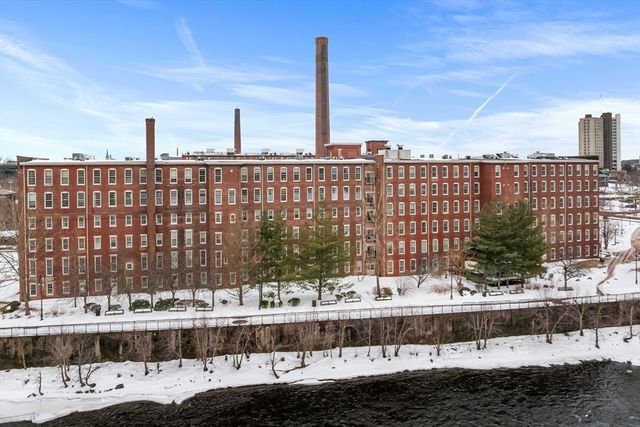 52 Lawrence Dr M206, Lowell, MA 01854