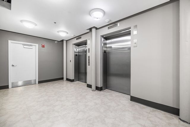 52 Lawrence Dr M206, Lowell, MA 01854