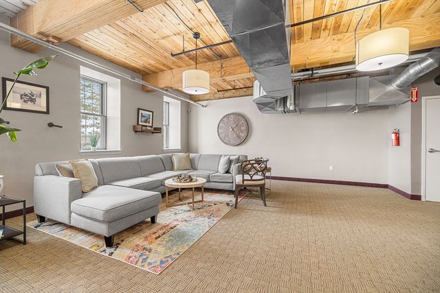 52 Lawrence Dr M206, Lowell, MA 01854