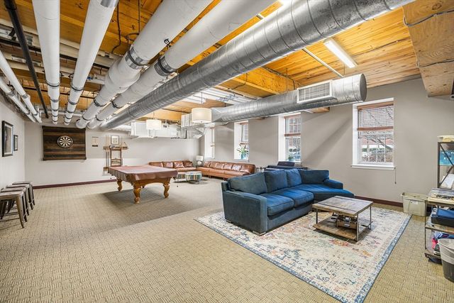 52 Lawrence Dr M206, Lowell, MA 01854