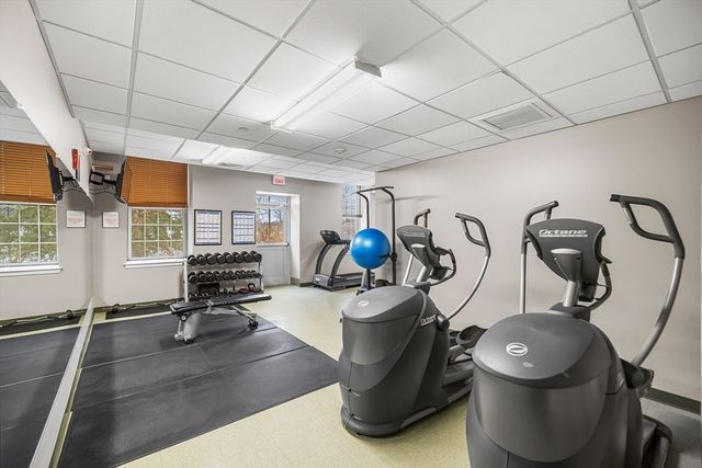 52 Lawrence Dr M206, Lowell, MA 01854