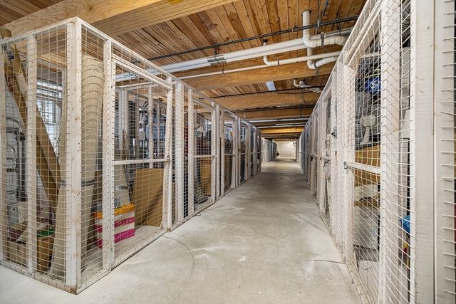 52 Lawrence Dr M206, Lowell, MA 01854