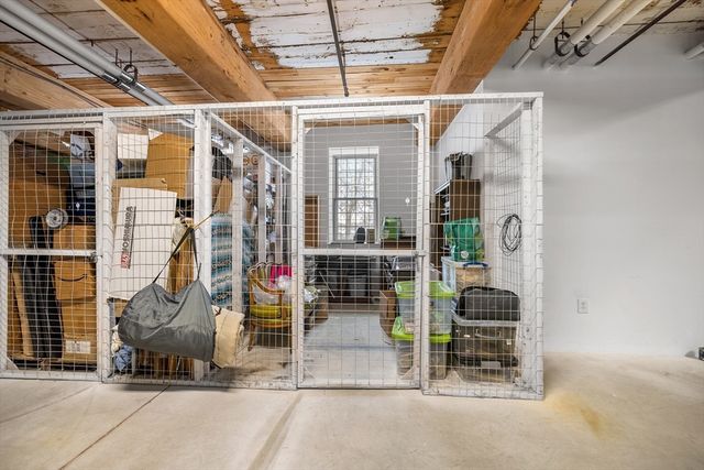 52 Lawrence Dr M206, Lowell, MA 01854