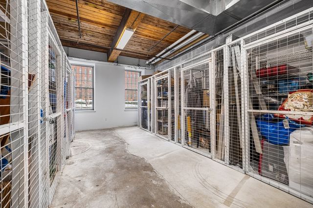 52 Lawrence Dr M206, Lowell, MA 01854