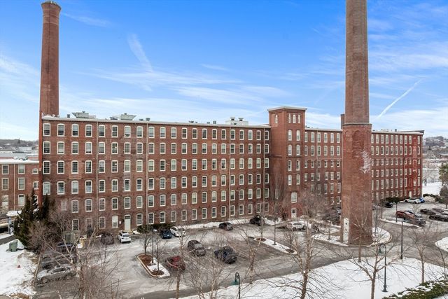 52 Lawrence Dr M206, Lowell, MA 01854