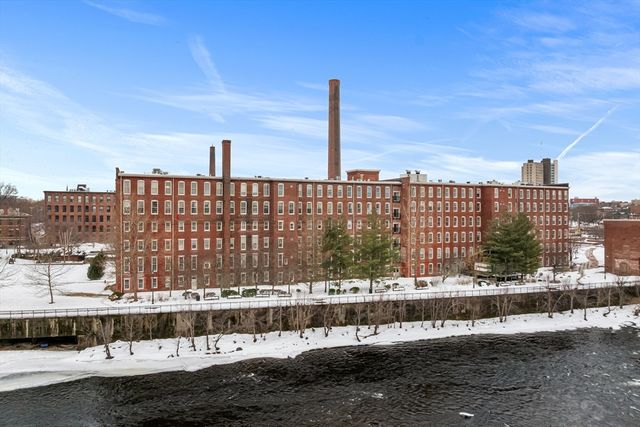 52 Lawrence Dr M206, Lowell, MA 01854