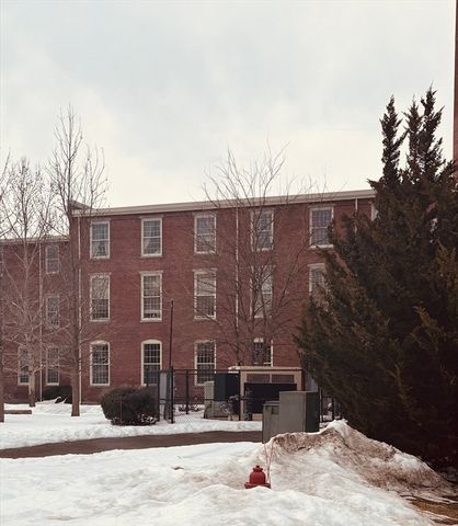 52 Lawrence Dr M206, Lowell, MA 01854