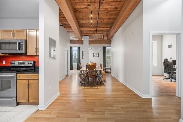 52 Lawrence Dr M206, Lowell, MA 01854