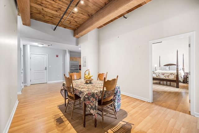 52 Lawrence Dr M206, Lowell, MA 01854