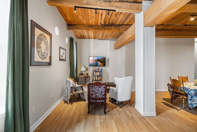 52 Lawrence Dr M206, Lowell, MA 01854