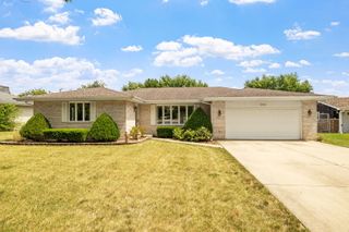 1006 Grandview Drive, New Lenox, IL 60451