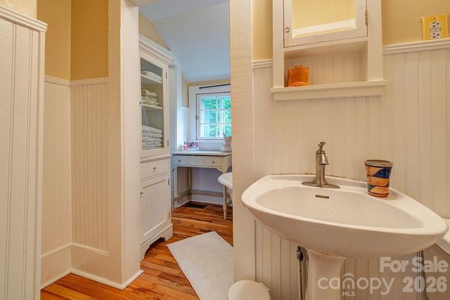 52 Gracelyn Road, Asheville, NC 28804