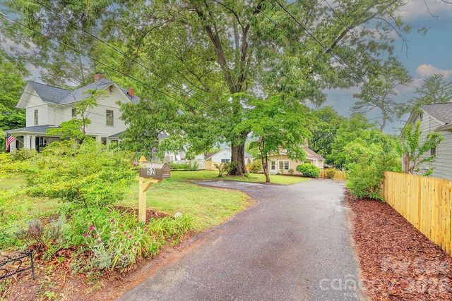 52 Gracelyn Road, Asheville, NC 28804