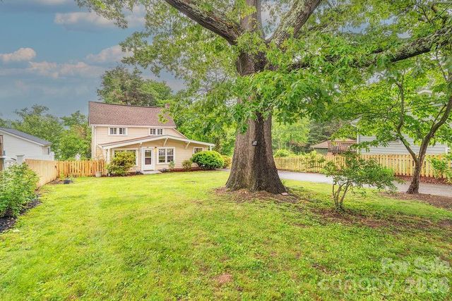 52 Gracelyn Road, Asheville, NC 28804