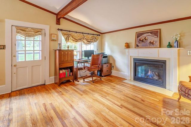 52 Gracelyn Road, Asheville, NC 28804