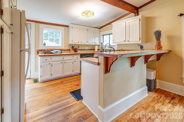 52 Gracelyn Road, Asheville, NC 28804